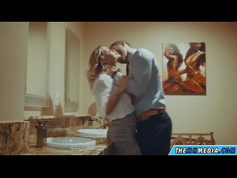 ❤️ Quando uma loira peituda o seduz numa casa de banho pública ❤ Porno duro em pt.mass-pr.ru ❌❤